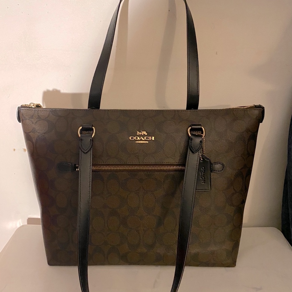 Gallery  Tote In Signature Canvas